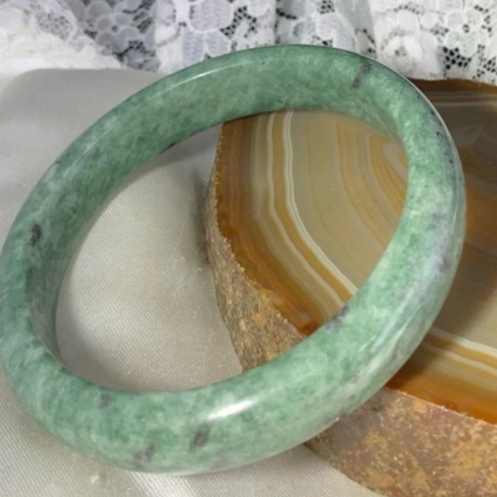 NATURAL JADE VINTAGE BANGLE BRACELET